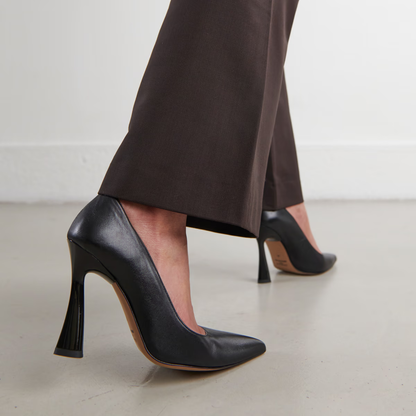 Escarpins à talons hauts et bouts pointus